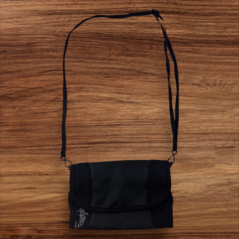 Freestyle Black Crossbody Bag Small Flap Snap Closure Adjustable Strap‎